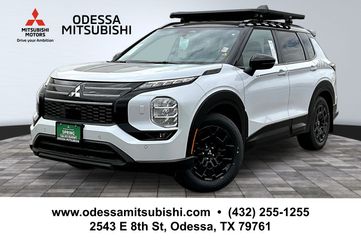 New White Diamond/Black Roof 2026 Mitsubishi Outlander Trail